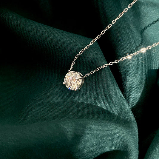 【#49】(4本爪のネックレスです)S925モアサナイトのネックレス