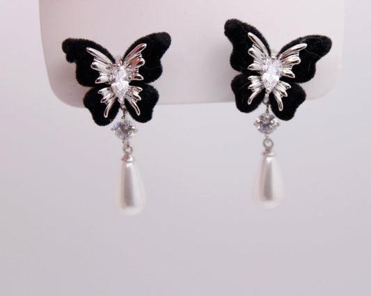 Butterfly Hanging Pearl Earring